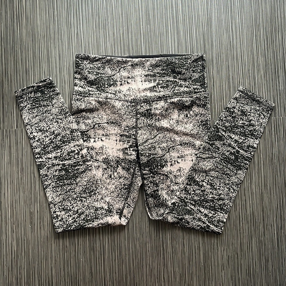 Athleta Elation Glades 7/8 Tights Cream/Black - Size M